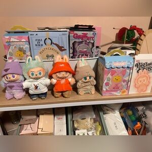 (1) MYSTERY POP MART OR MINISO ITEM